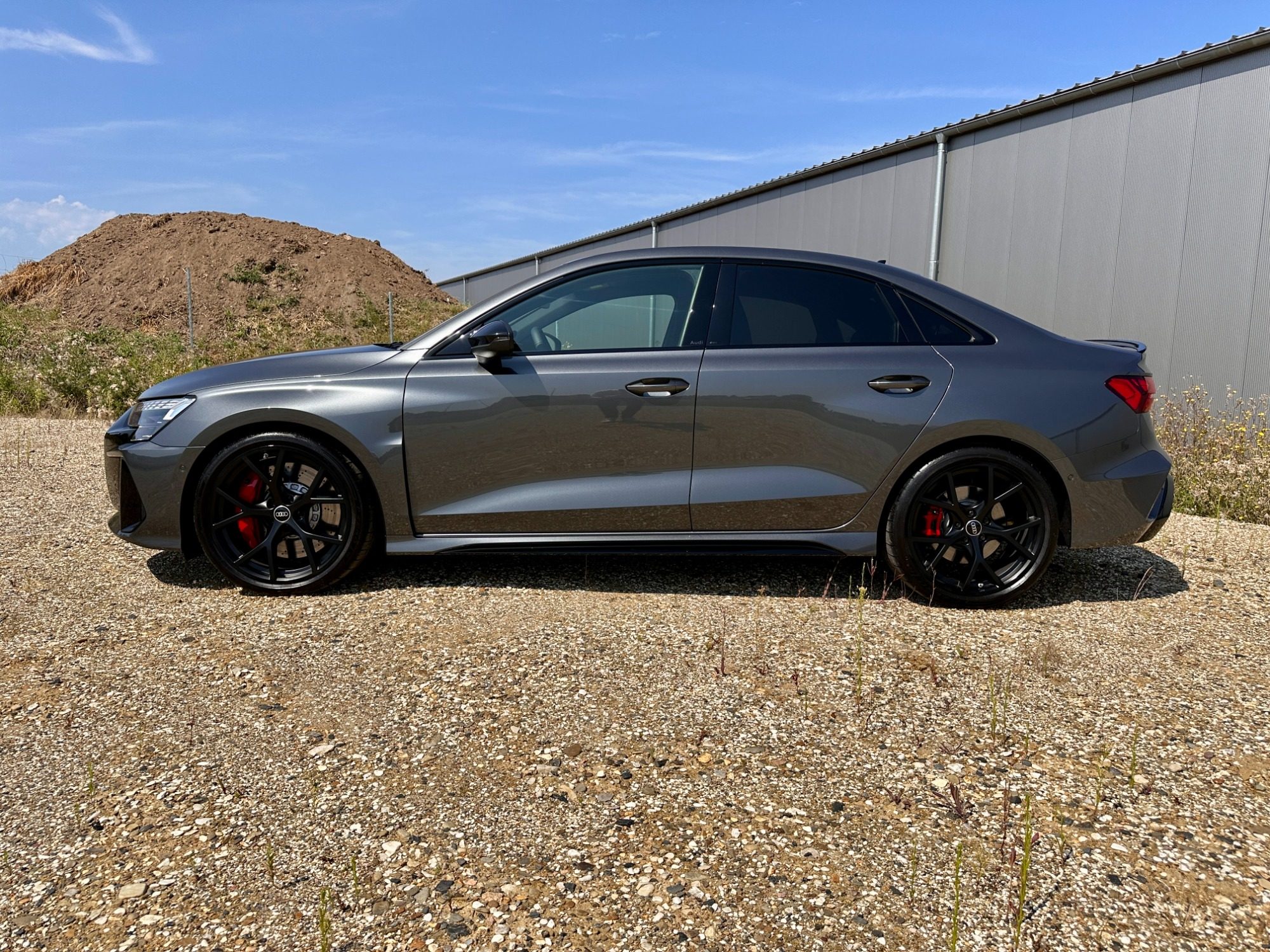 Audi RS3 – Seitenlinie · quattro